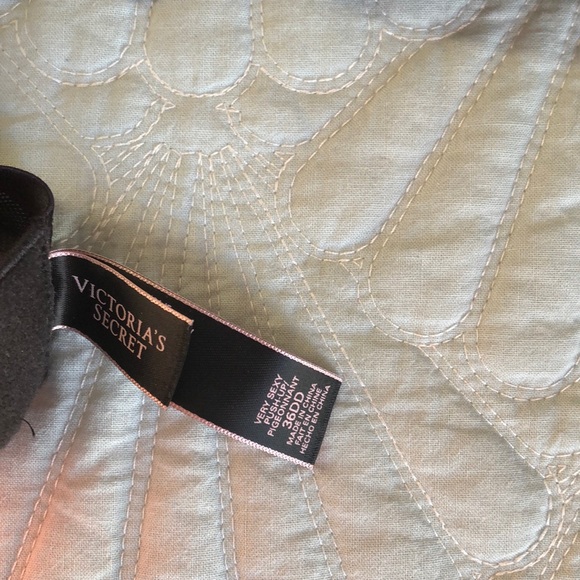 Victoria Secret Bra - Picture 4 of 7